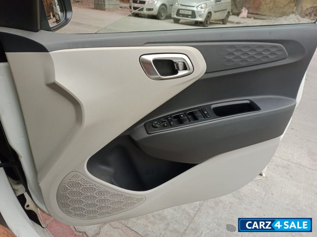 Pearl White Hyundai Aura 1.2 SX