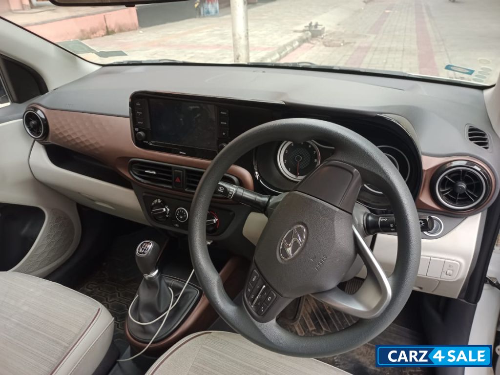 Pearl White Hyundai Aura 1.2 SX