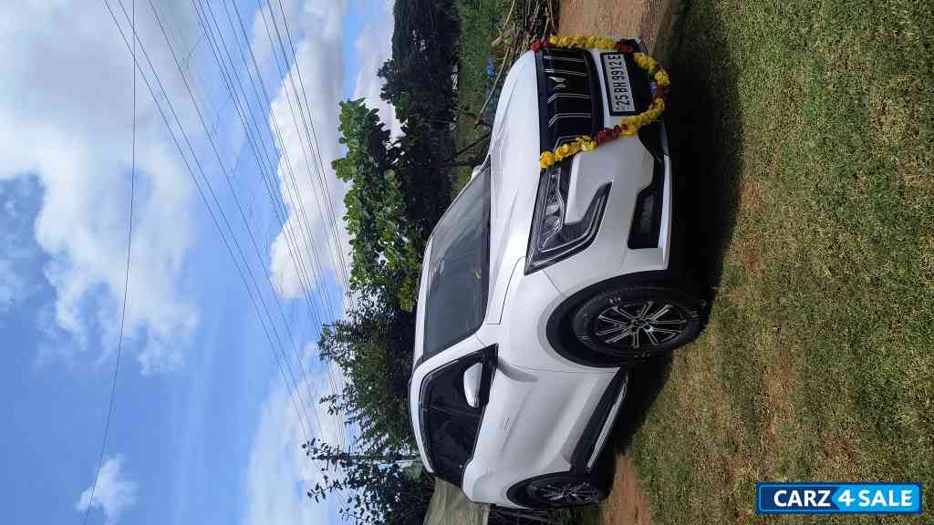 Mahindra XUV700 AX7 P MT 7STR Mahindra XUV700 AX7 P MT 7STR