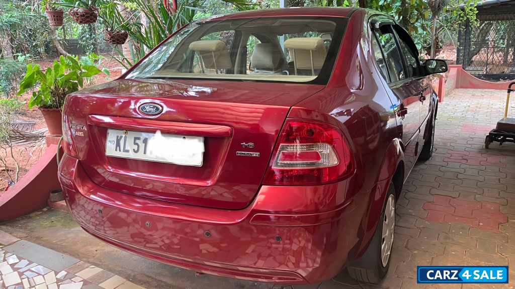 Paprika Red Ford Fiesta 1.6 ZXI