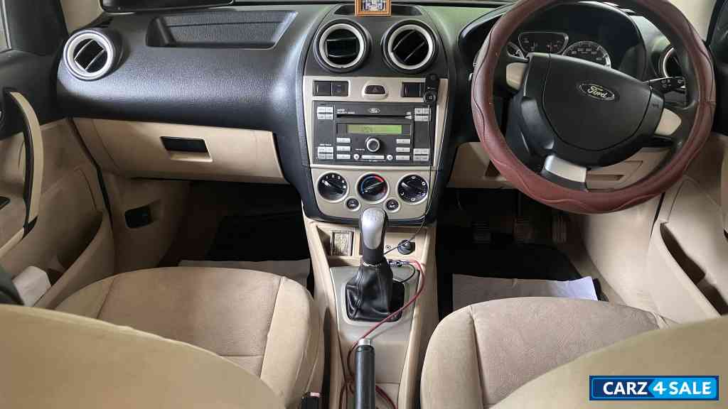 Paprika Red Ford Fiesta 1.6 ZXI