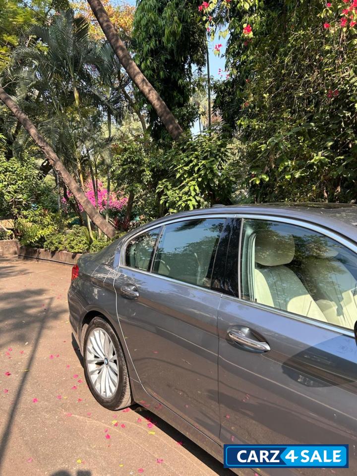 Bluestone Metallic BMW 5-Series 520D Luxuryline