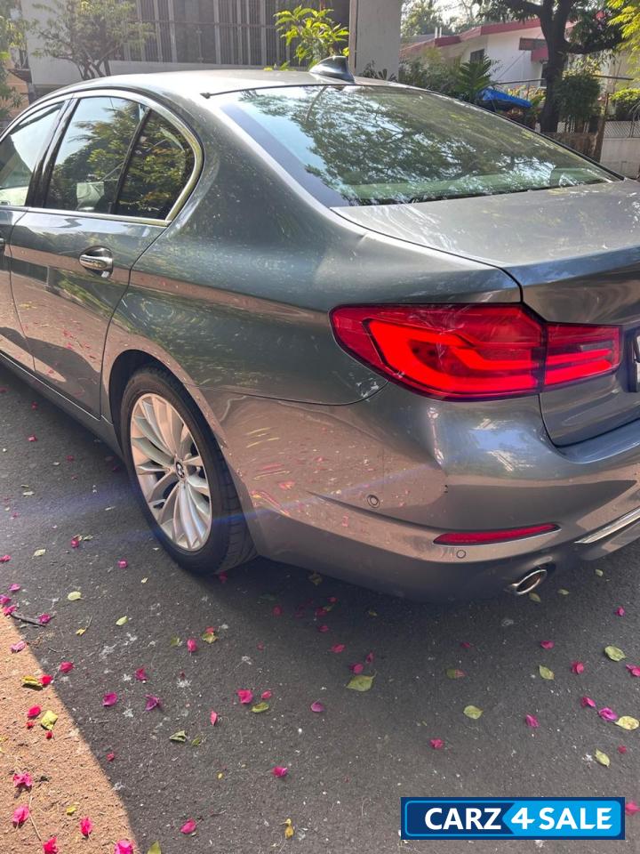 Bluestone Metallic BMW 5-Series 520D Luxuryline