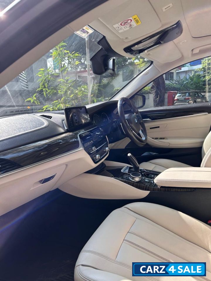 Bluestone Metallic BMW 5-Series 520D Luxuryline