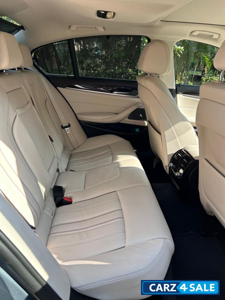 Bluestone Metallic BMW 5-Series 520D Luxuryline