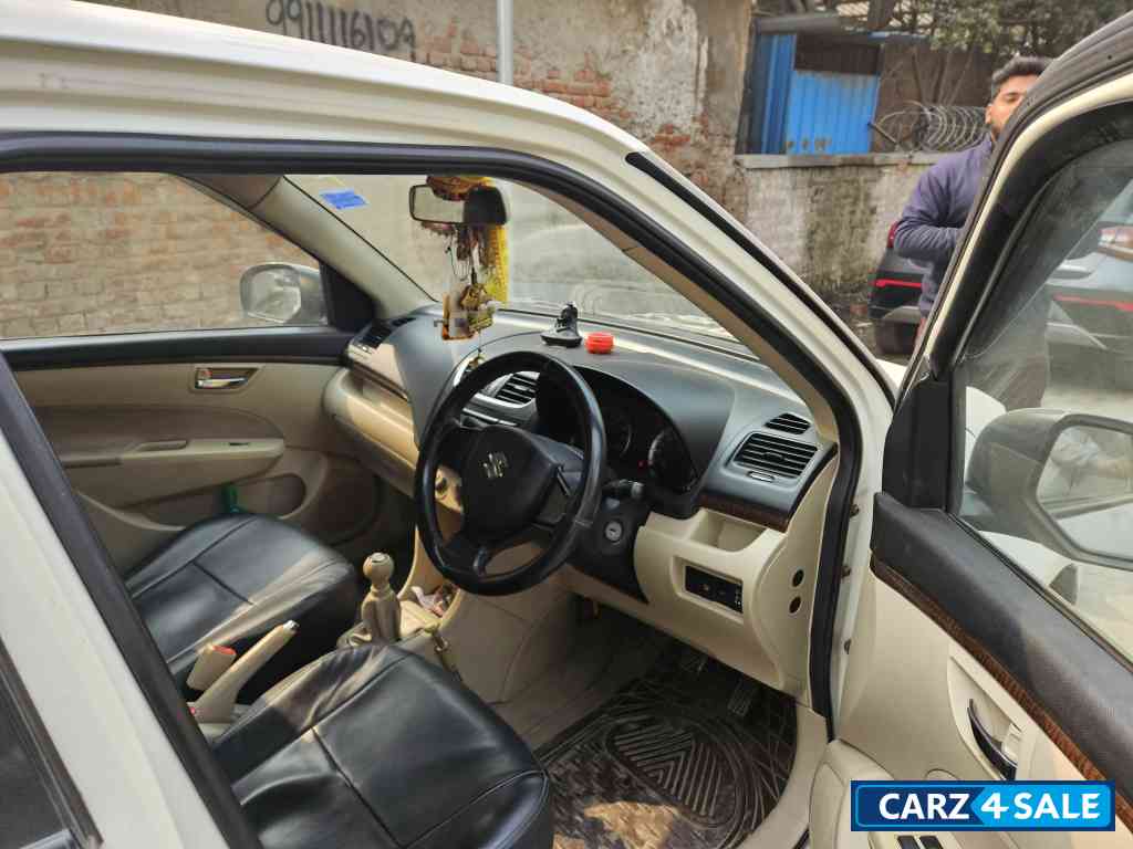 White Maruti Suzuki Dzire Vxi