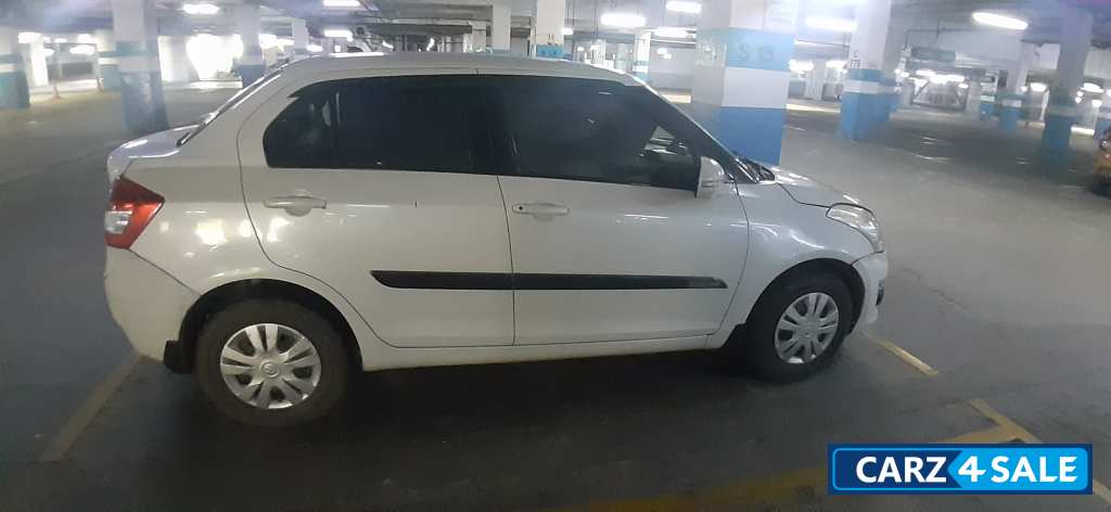 White Maruti Suzuki Dzire Vxi
