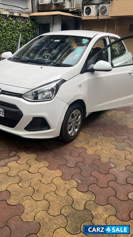 White Hyundai Xcent VTVT