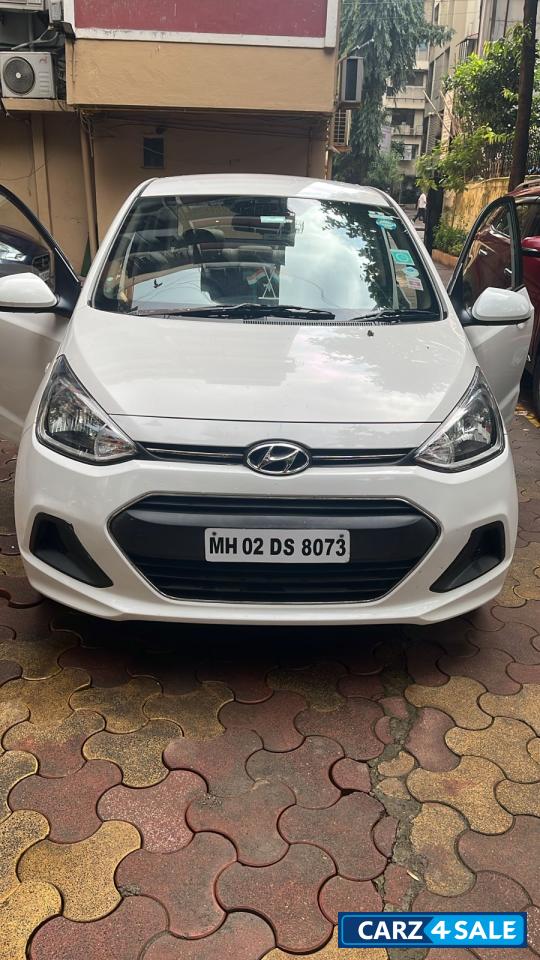 White Hyundai Xcent VTVT