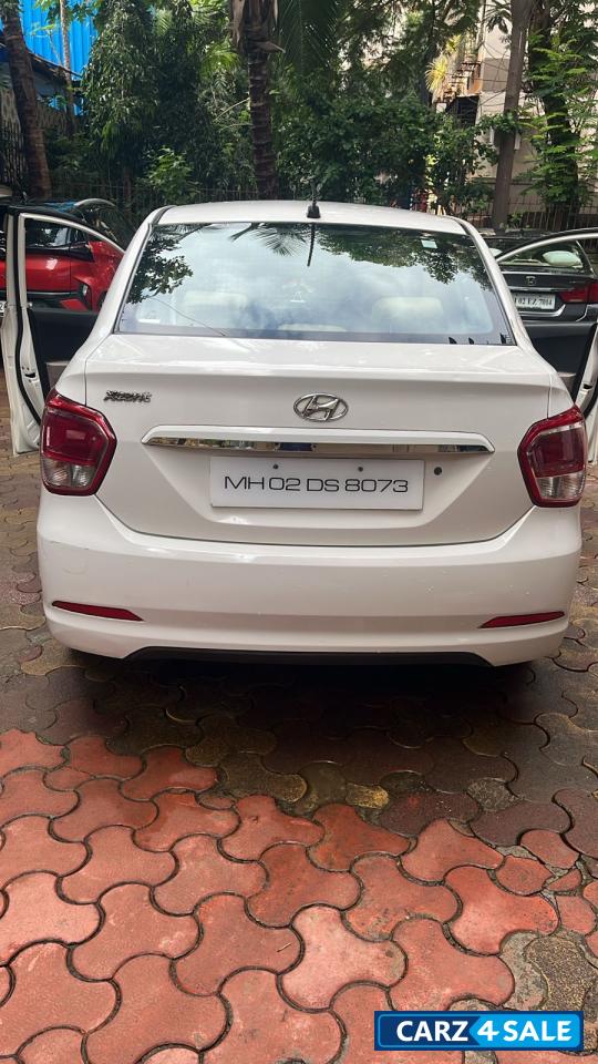 White Hyundai Xcent VTVT