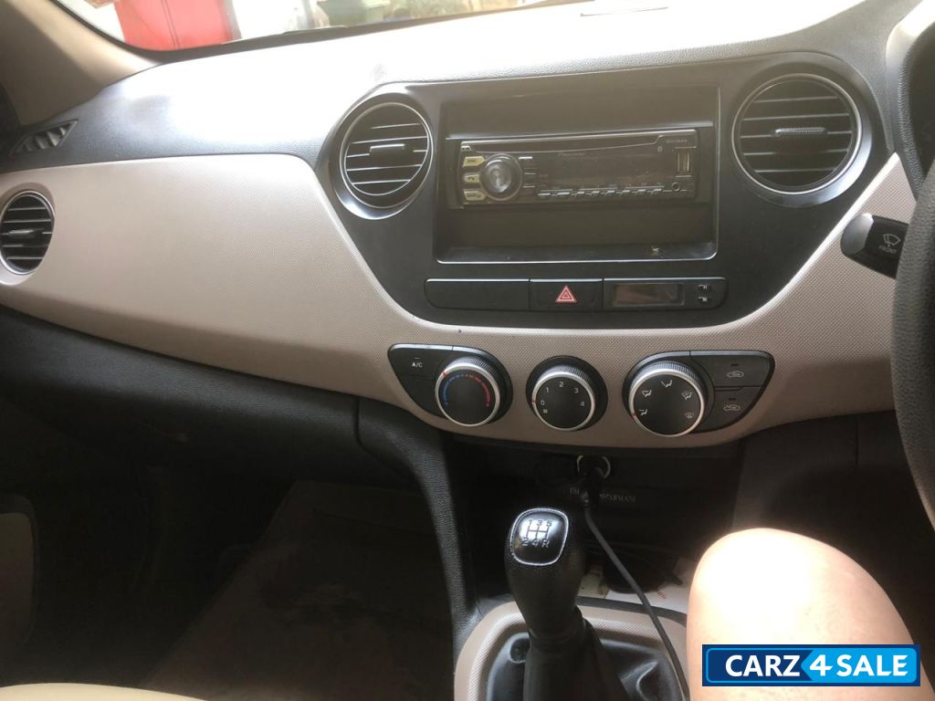 White Hyundai Xcent VTVT