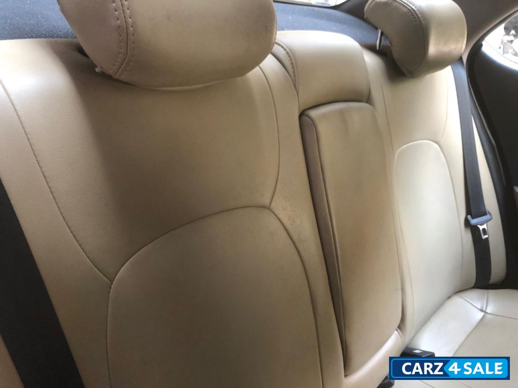 White Hyundai Xcent VTVT