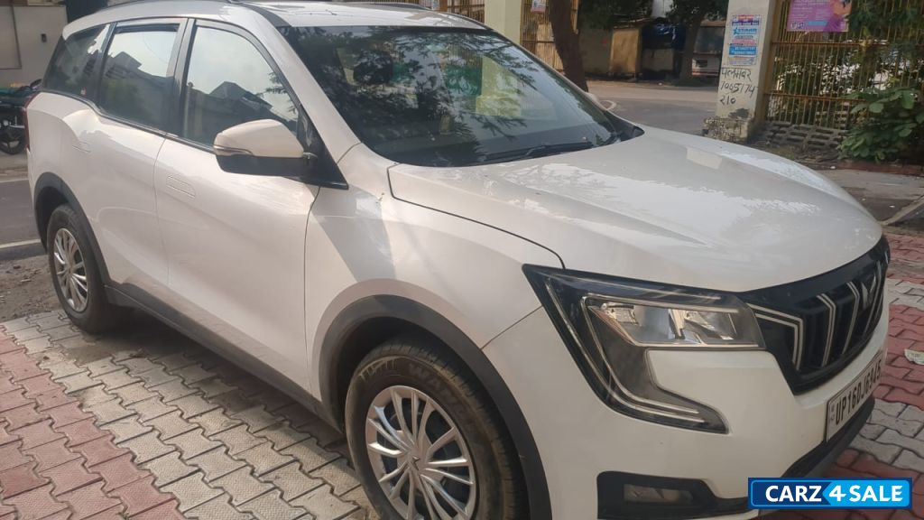 Everest White Mahindra XUV700 AX3