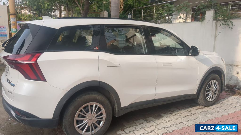 Everest White Mahindra XUV700 AX3
