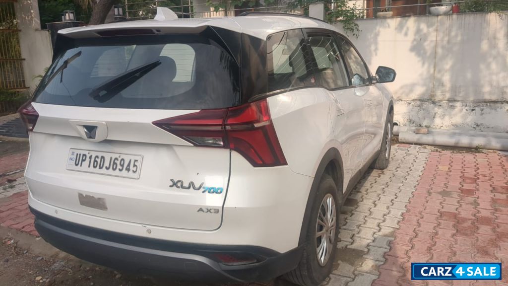 Everest White Mahindra XUV700 AX3