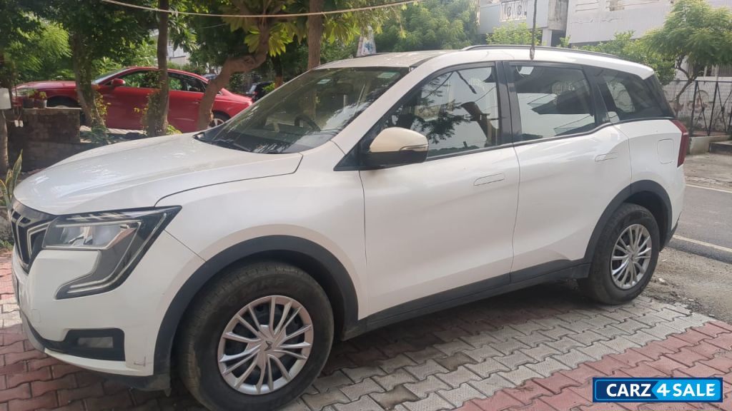 Everest White Mahindra XUV700 AX3