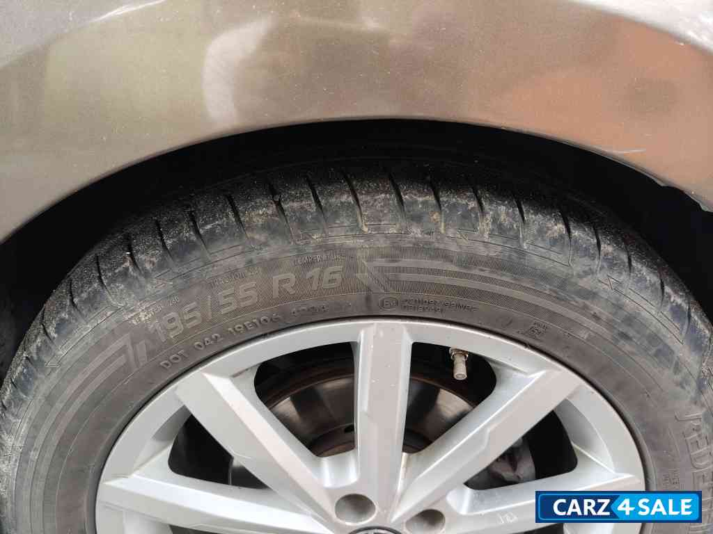 Toffee Brown Volkswagen Vento 2015 Volkswagen Vento 1.5L TDI Diesel DSG Automatic Comfortline Variant