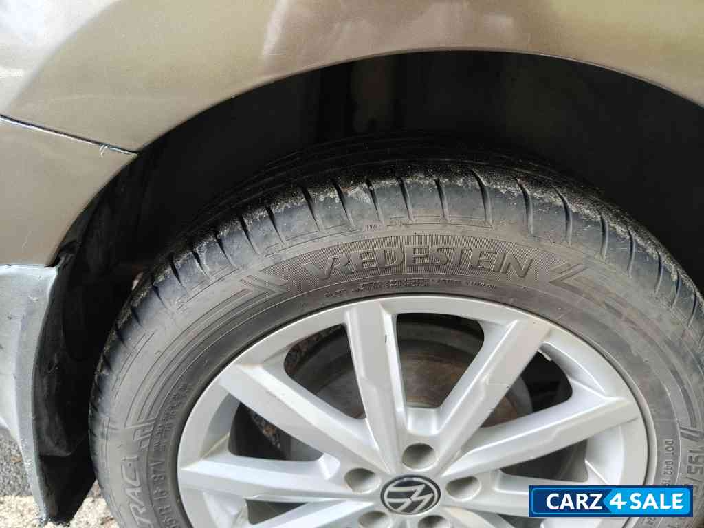 Toffee Brown Volkswagen Vento 2015 Volkswagen Vento 1.5L TDI Diesel DSG Automatic Comfortline Variant