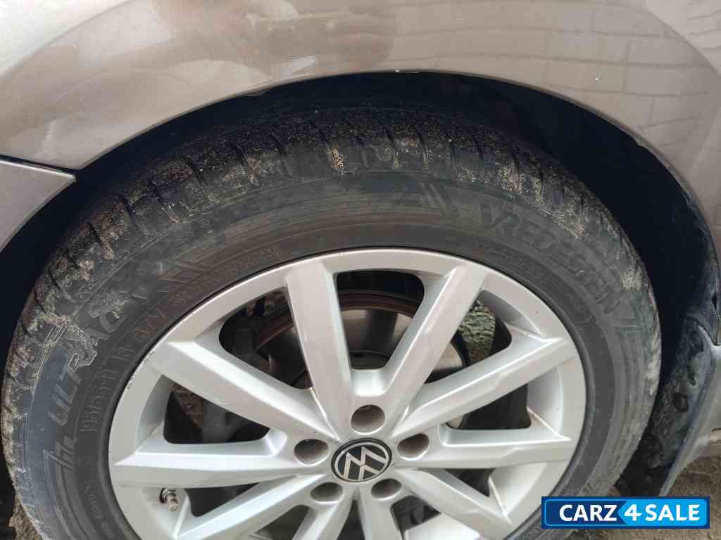 Toffee Brown Volkswagen Vento 2015 Volkswagen Vento 1.5L TDI Diesel DSG Automatic Comfortline Variant