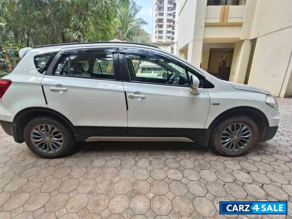 White Maruti Suzuki S-Cross Zeta 1.3 White Maruti Suzuki S-Cross Zeta 1.3
