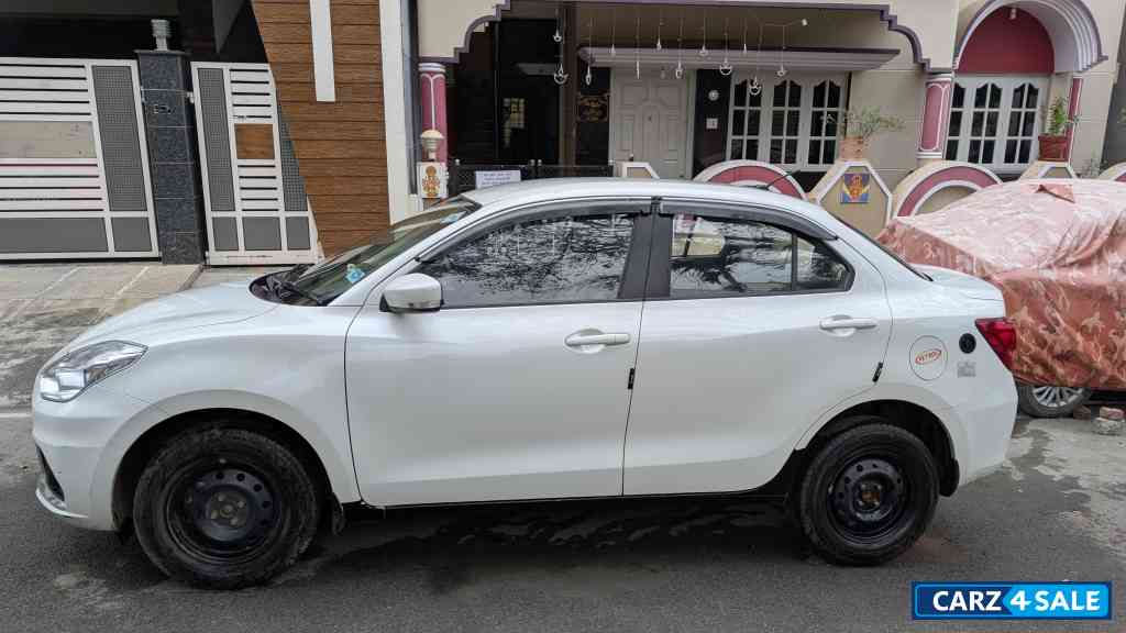 White Maruti Suzuki Dzire Vxi