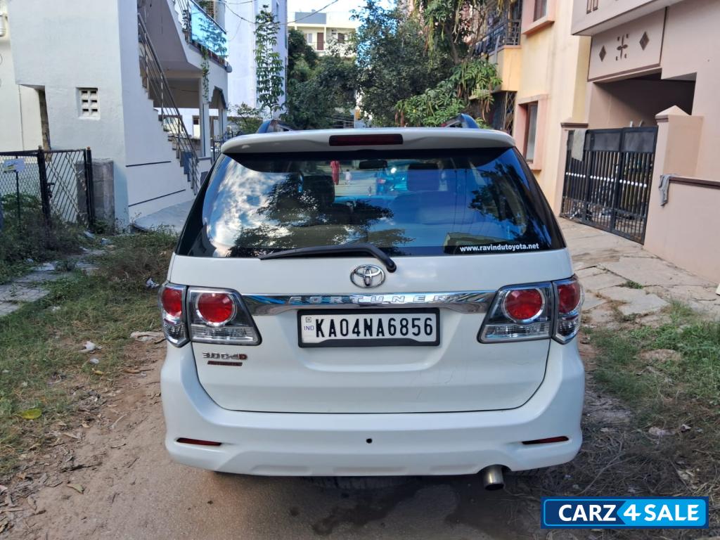 Super White Toyota Fortuner 4x2 AT Super White Toyota Fortuner 4x2 AT