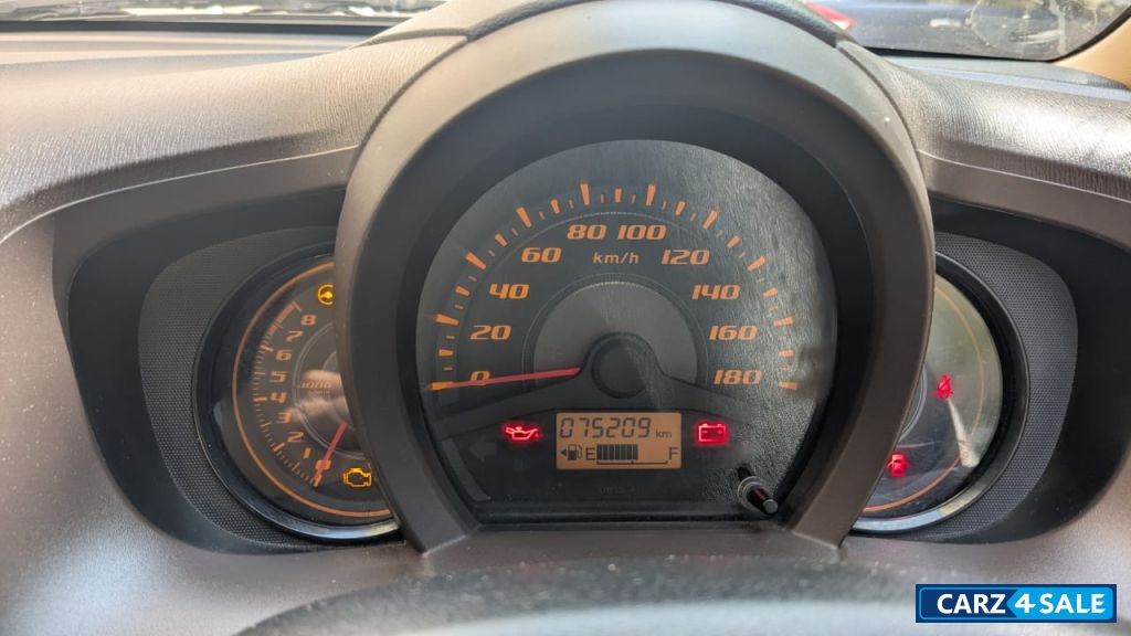 A Silver Honda Amaze S IV tec A Silver Honda Amaze S IV tec