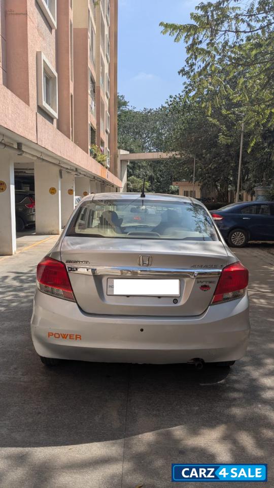 A Silver Honda Amaze S IV tec A Silver Honda Amaze S IV tec