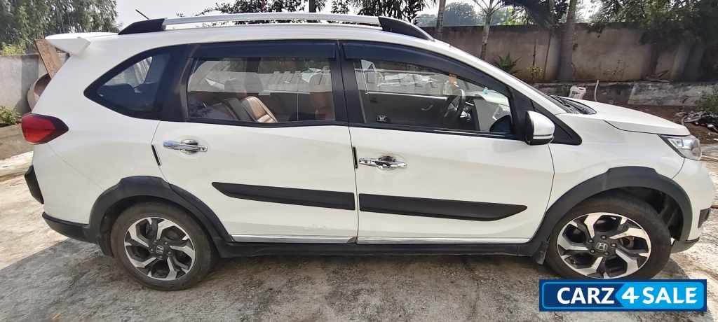 White Honda BR-V Vx mt diesel