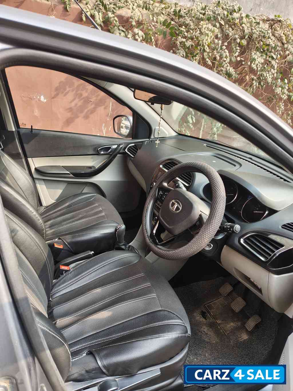 Titanium Gray Tata Tiago XZ