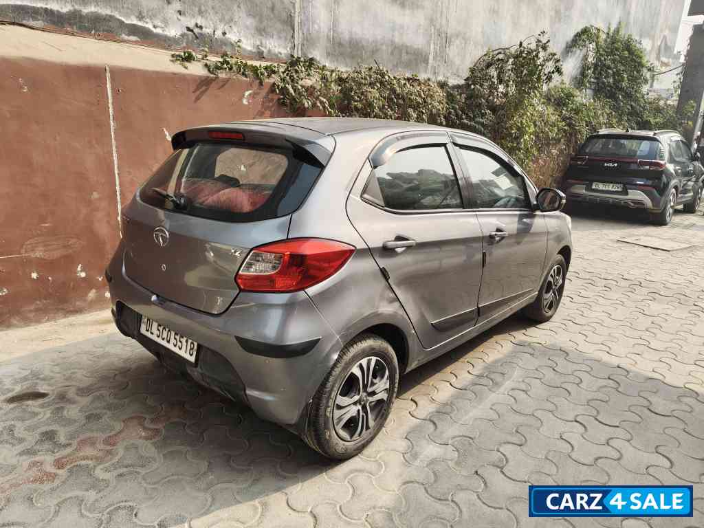 Titanium Gray Tata Tiago XZ