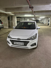 White Hyundai Elite i20 Sportz plus
