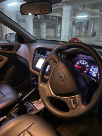 White Hyundai Elite i20 Sportz plus