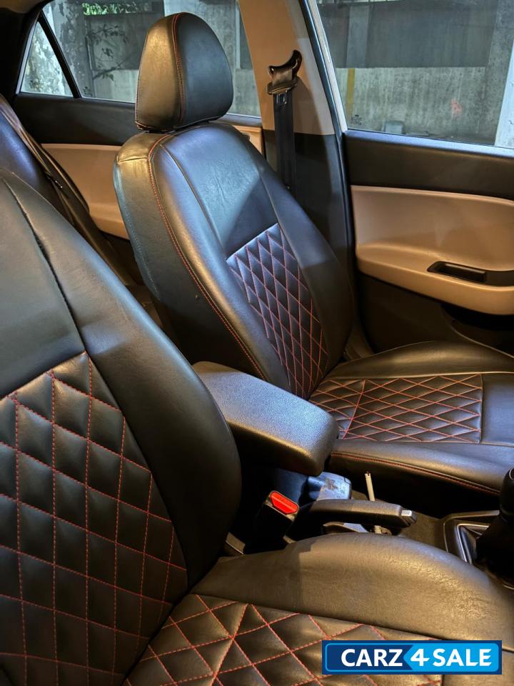 White Hyundai Elite i20 Sportz plus