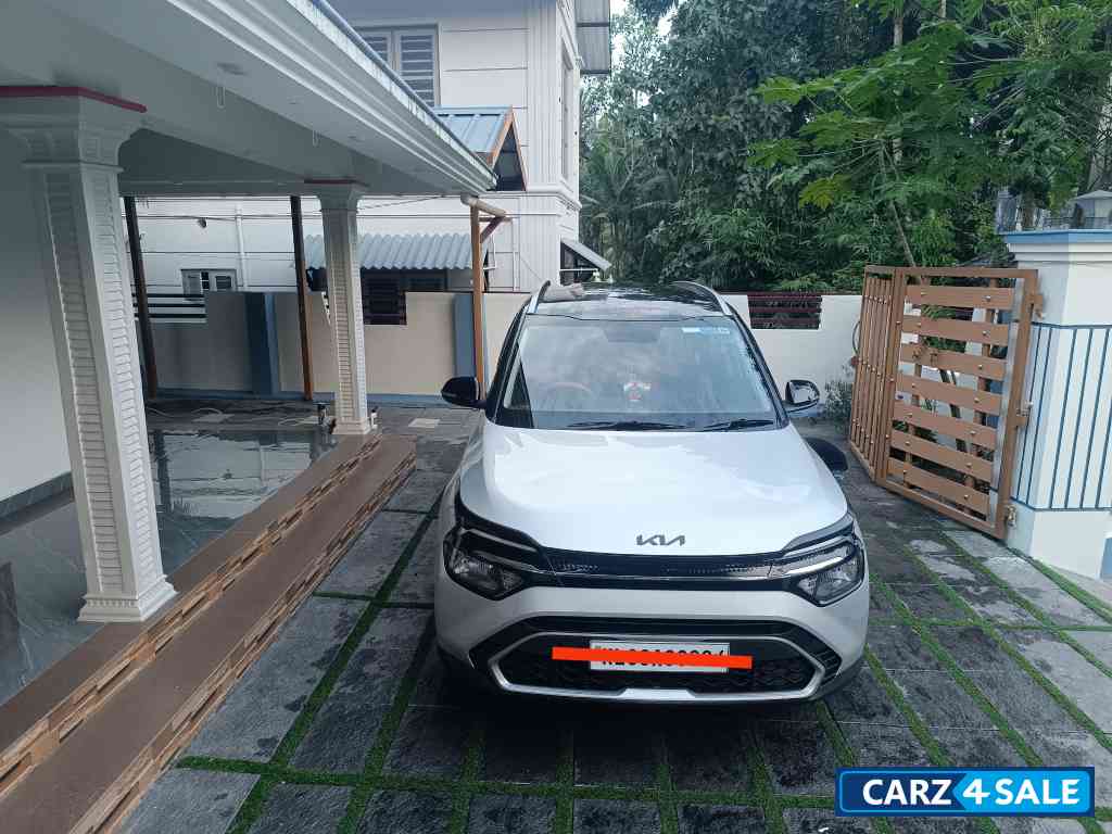 Kia Carens Prestige plus petrol IMT