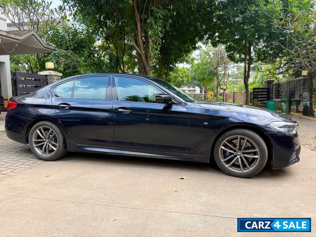 Dark Blue BMW 5-Series 530d MSPORT