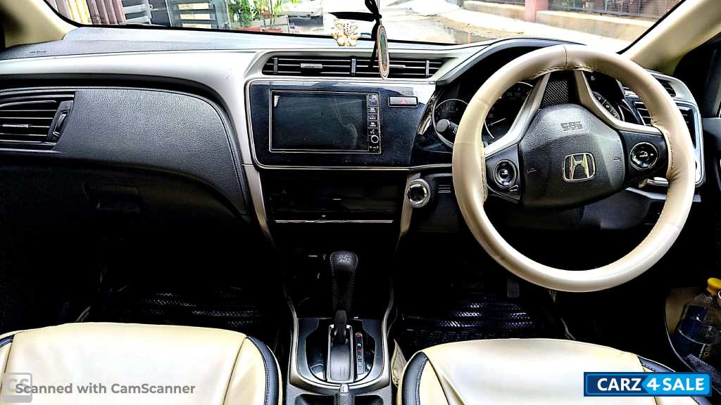 White Honda City V AT SUNROOF I VTECH White Honda City V AT SUNROOF I VTECH