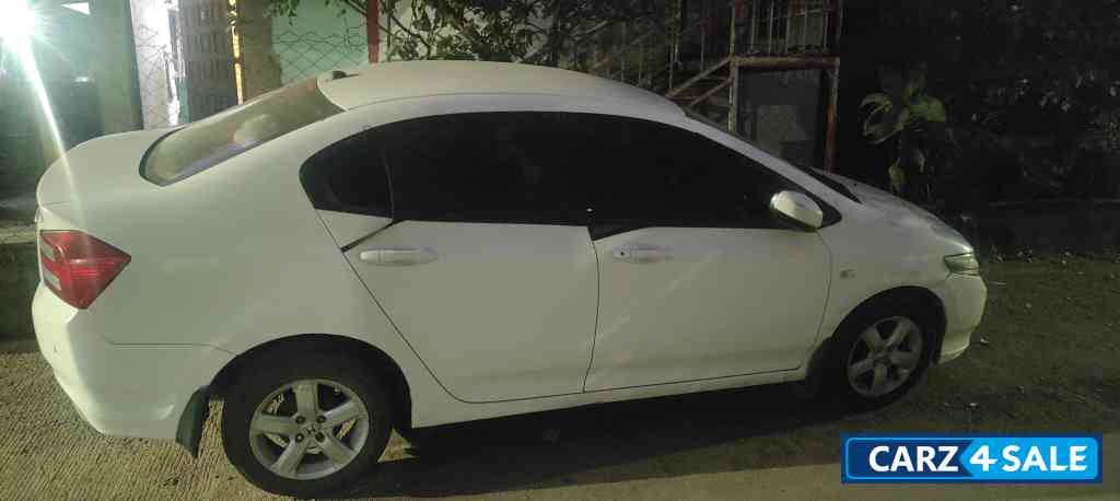 White Honda City SMT