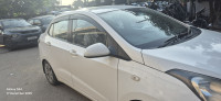 Polar White Hyundai Xcent E+