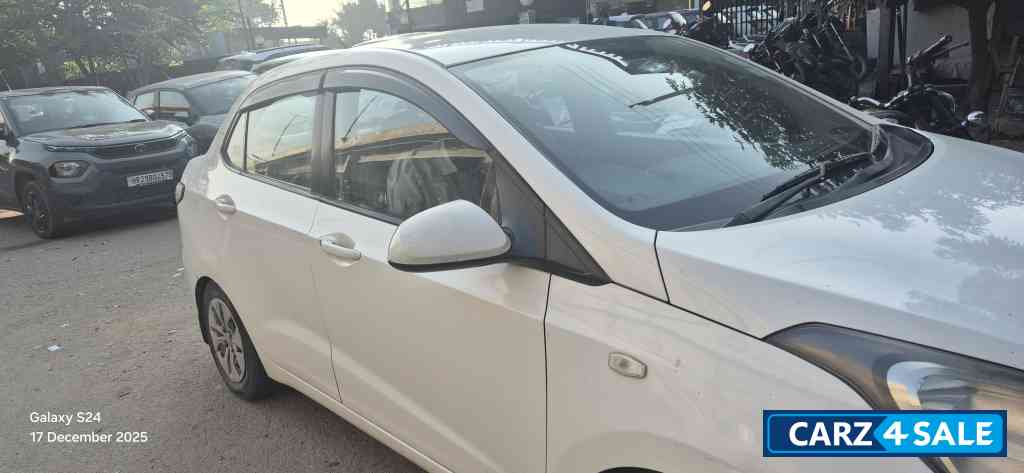 Polar White Hyundai Xcent E+ Polar White Hyundai Xcent E+