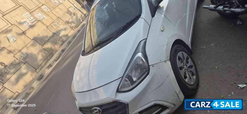 Polar White Hyundai Xcent E+ Polar White Hyundai Xcent E+