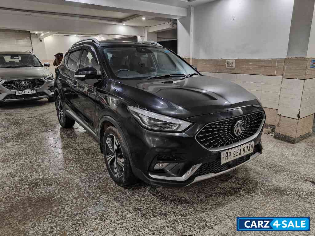 Black MG Astor Savvy