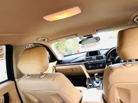 Blue BMW 3-Series Prestige 320 D