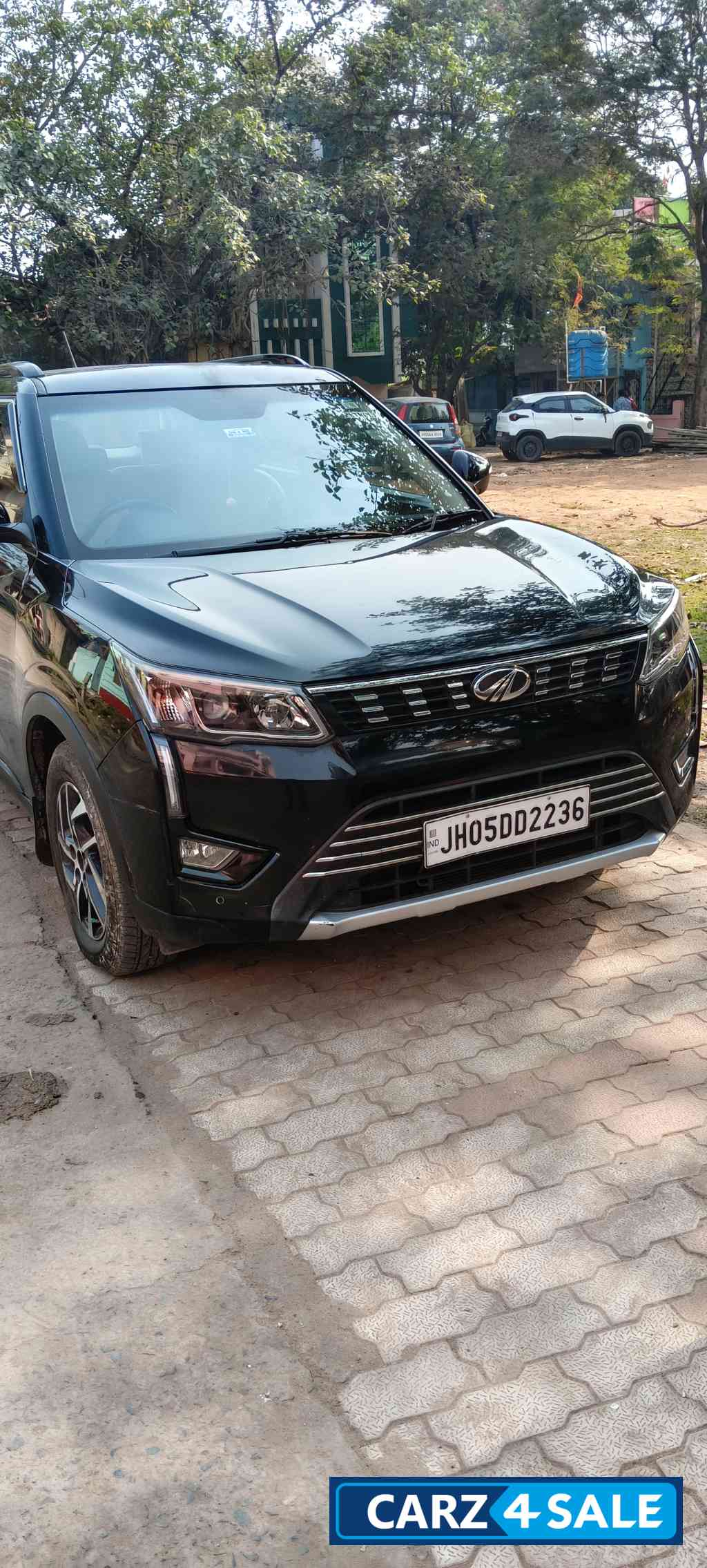 Black Mahindra XUV300
