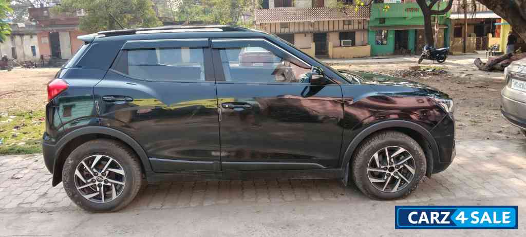 Black Mahindra XUV300 Black Mahindra XUV300