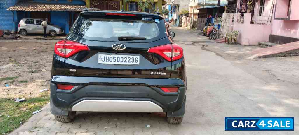 Black Mahindra XUV300 Black Mahindra XUV300