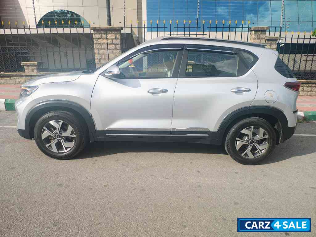 Silver Kia Sonet HTX Silver Kia Sonet HTX