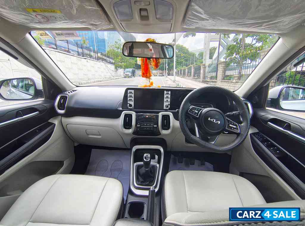 Silver Kia Sonet HTX Silver Kia Sonet HTX