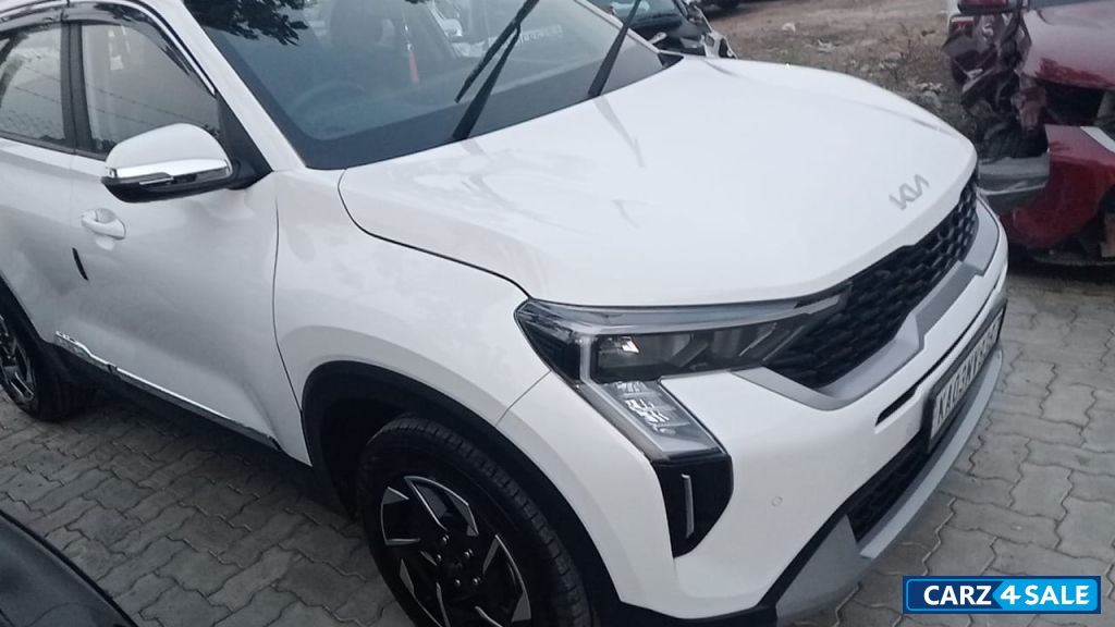 White Kia Sonet Htk optional