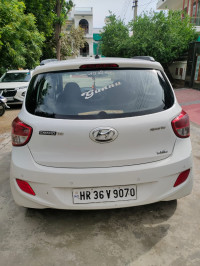 White Hyundai i10 Sports